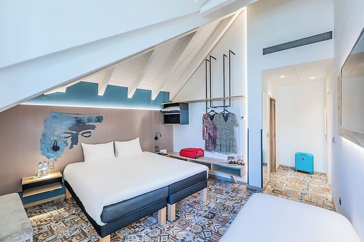 Room 42 of 89
