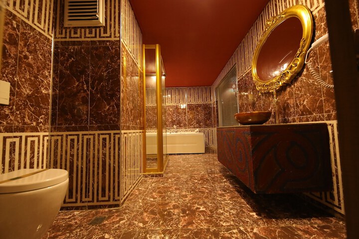 Room 44 of 66