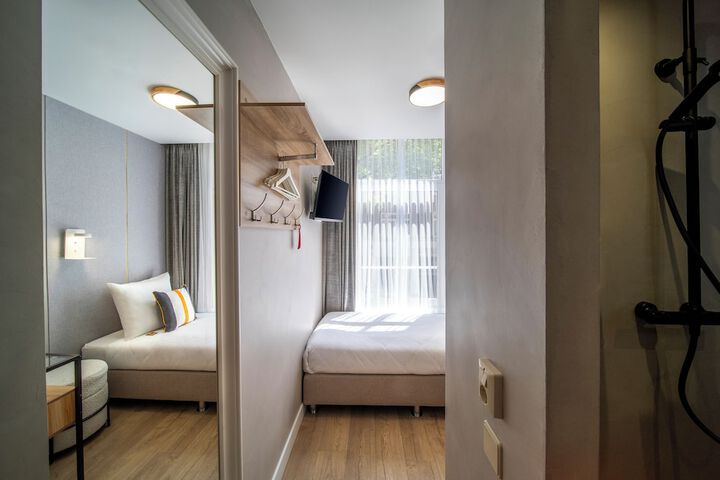 Room 56 of 142