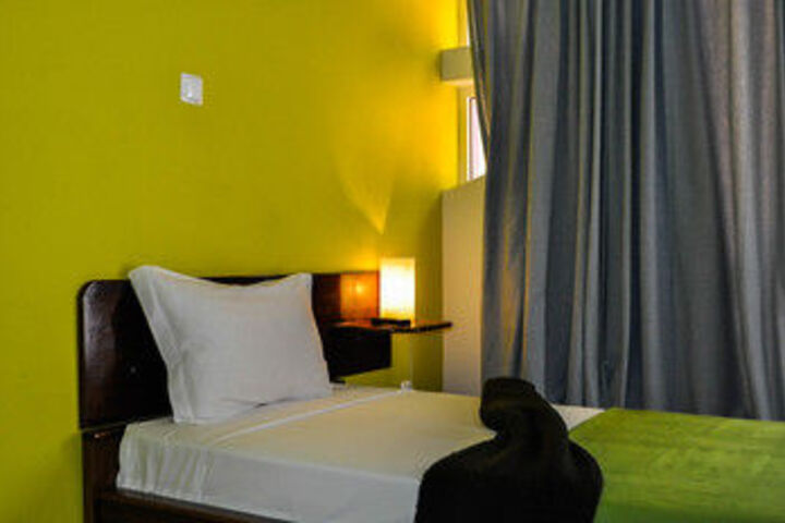 Room 6 of 24