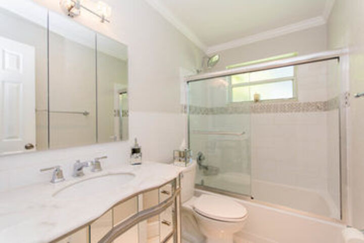 Room 42 of 524
