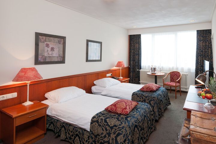 Room 5 of 20