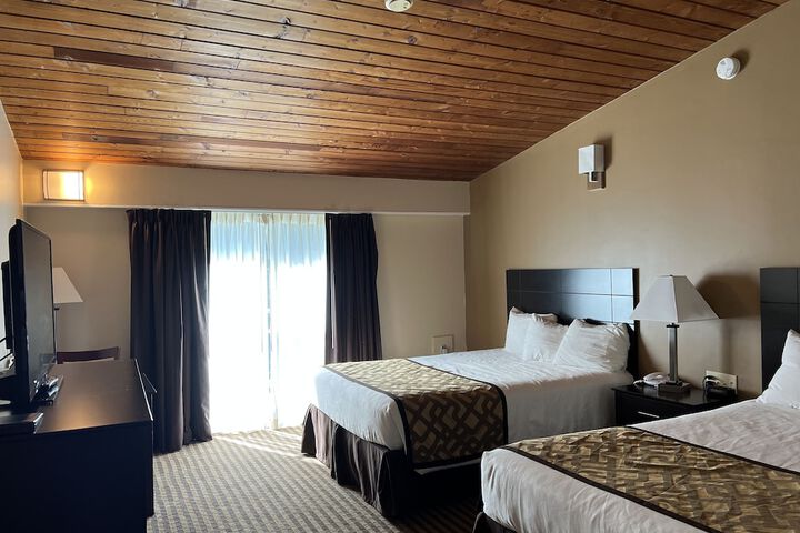 2 Queen Beds (7 of 8)