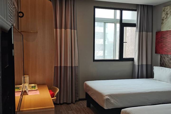 Room 16 of 26