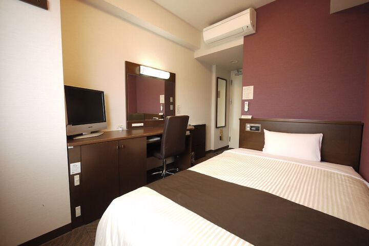 Room 7 of 28