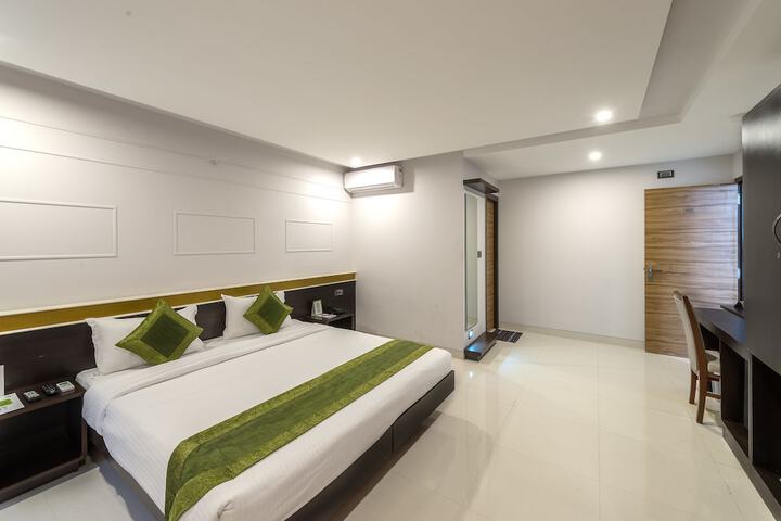Room 14 of 33