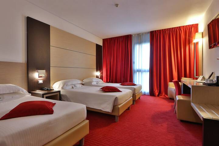 Room 18 of 76
