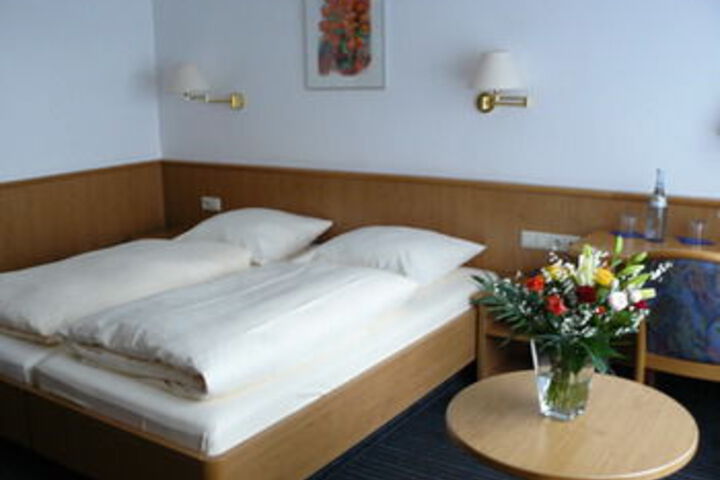 Room 18 of 32
