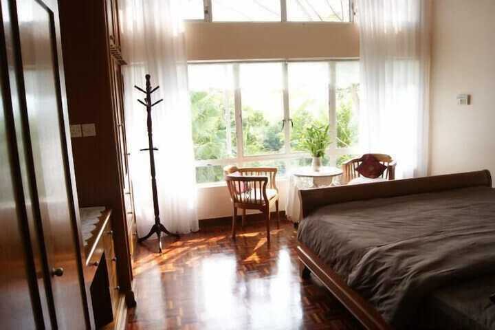 Room 4 of 20