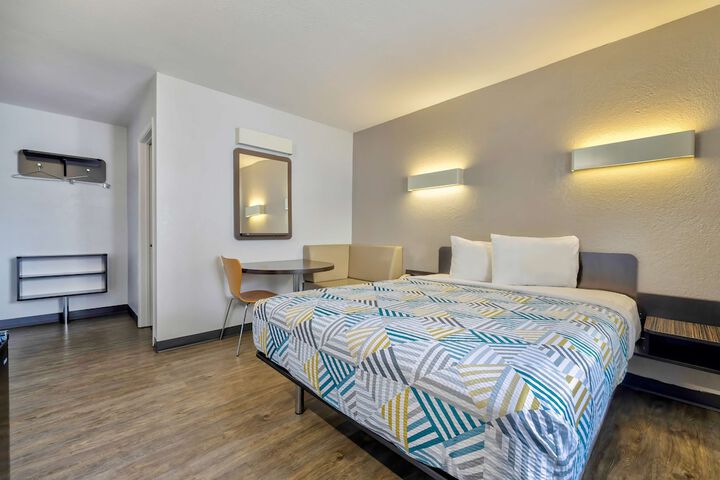 1 Queen Bed (9 of 9)