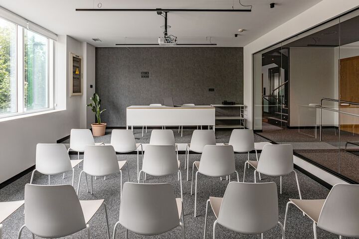 Business Center 27 of 31