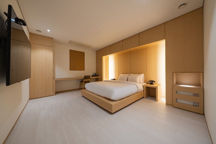 Room 22 of 104