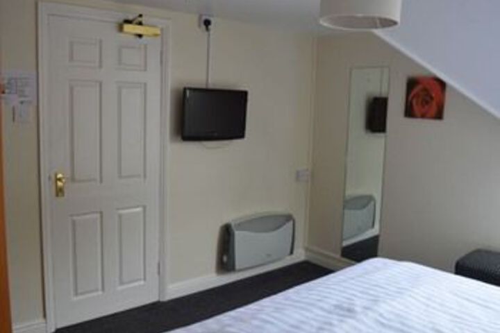Room 17 of 48