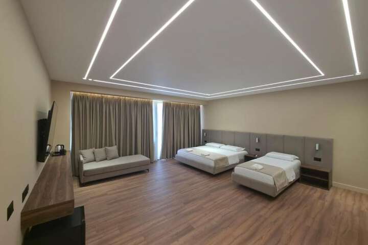 Room 22 of 104