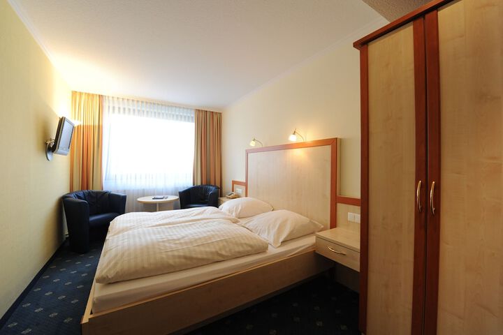 Room 10 of 36