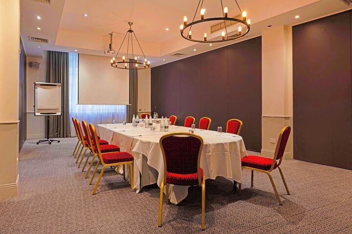 Ballroom/Hall 68 of 79