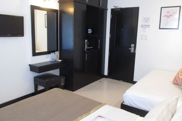 Room 18 of 80