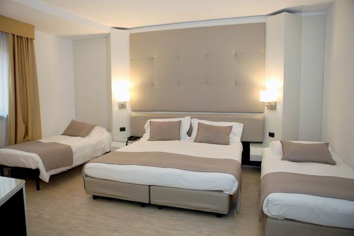 Room 10 of 26