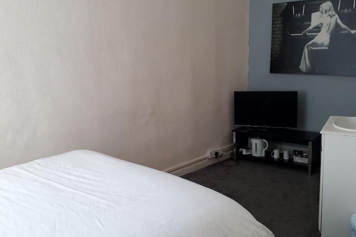 Room 7 of 28