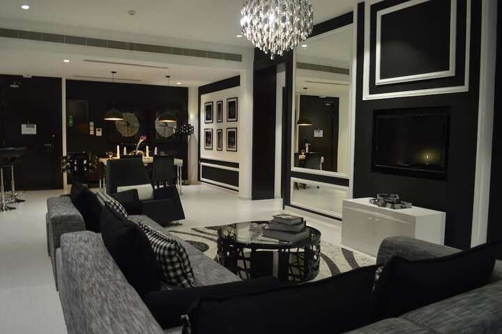 Room 9 of 18