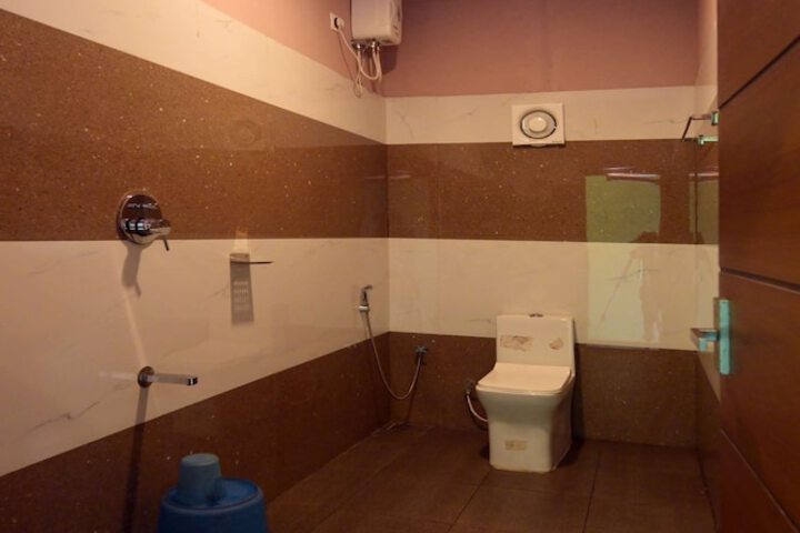Room 23 of 77