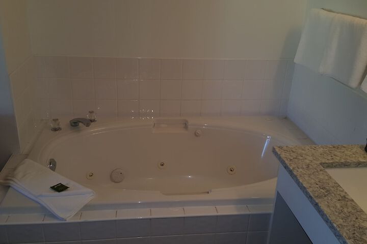 Hot Tub 57 of 65
