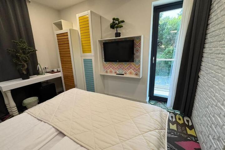 Room 3 of 25