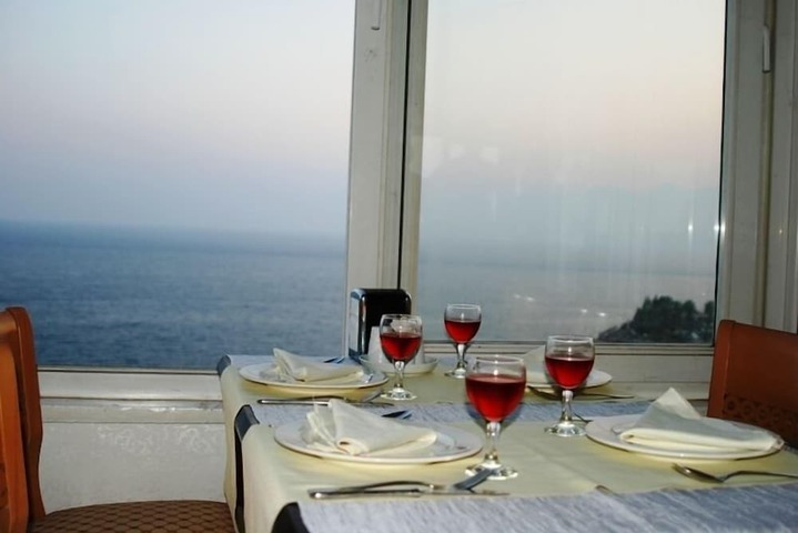 Dining 18 of 26
