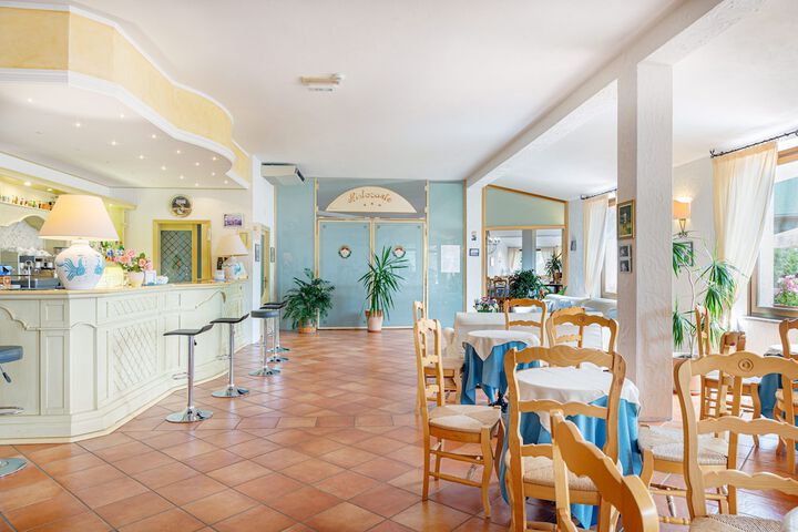 Lounge 60 of 90