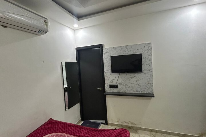 Room 18 of 26