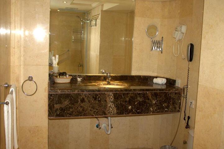 Room 2 of 6