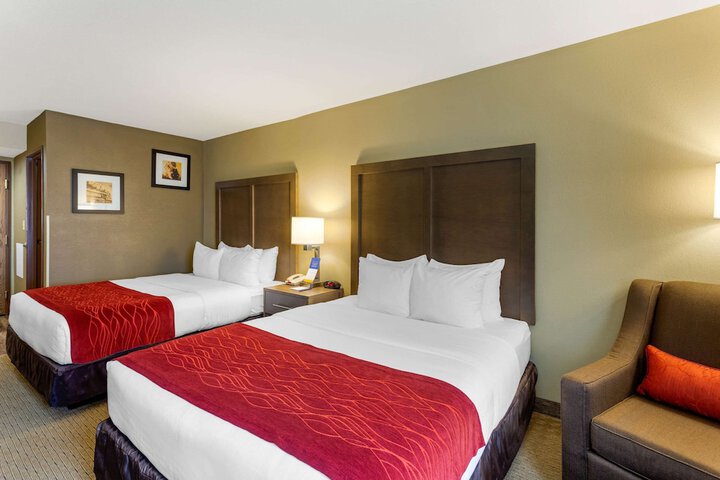 1 Queen Bed Accessible (6 of 9)