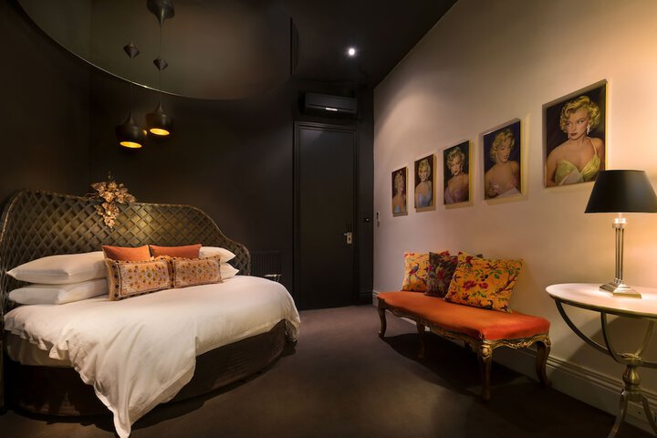 Room 52 of 92