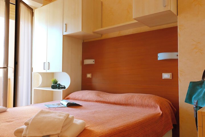 Room 9 of 54