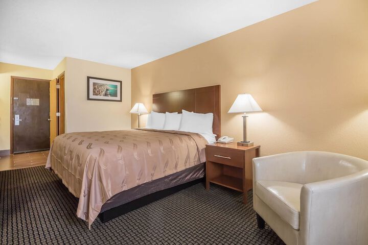 1 King Bed (9 of 10)