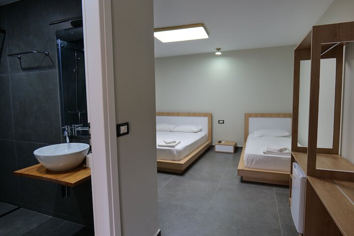 Room 46 of 108