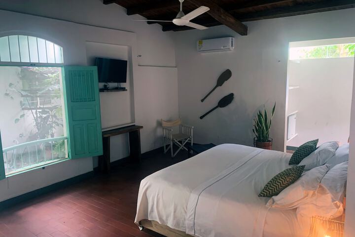Room 4 of 77