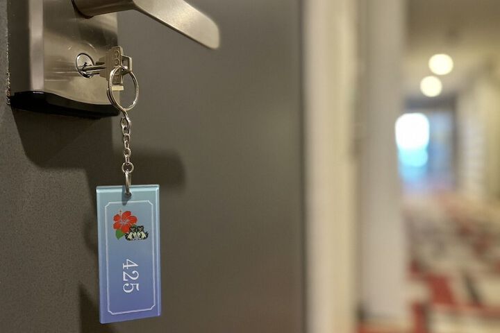 Room 10 of 30