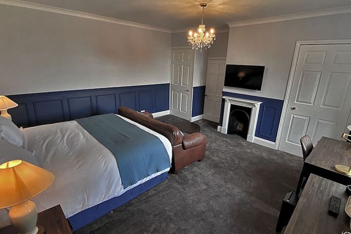 Room 15 of 36