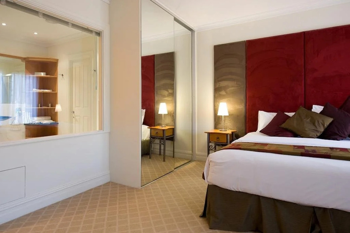 Room 2 of 8
