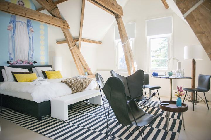 Room 9 of 20