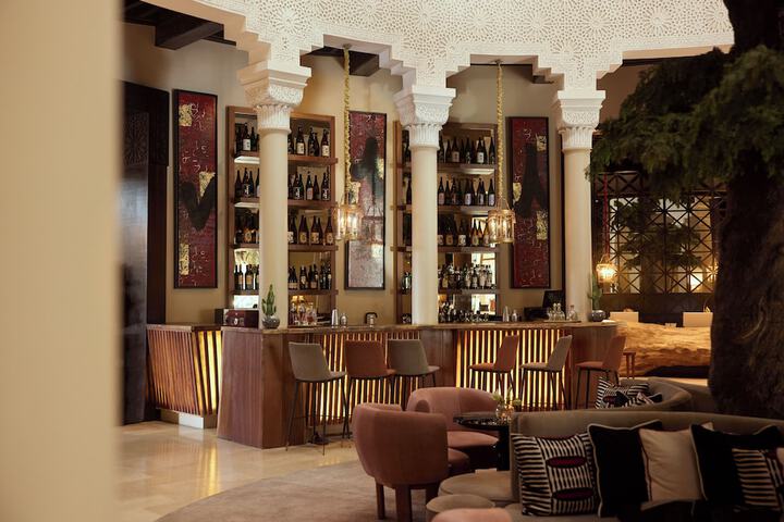 Lounge 94 of 123