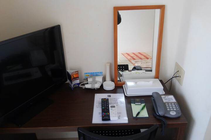 Room 8 of 38