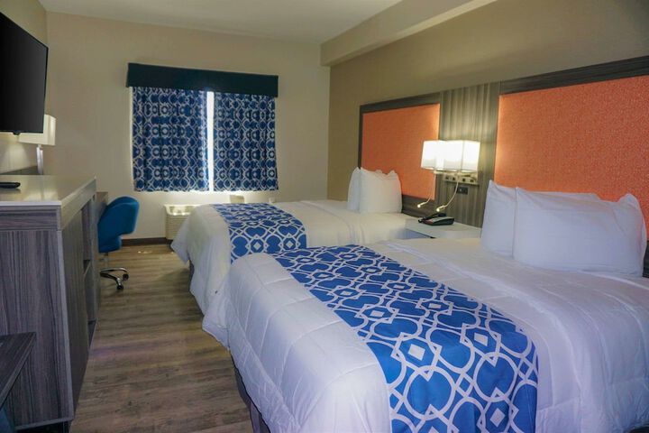 2 Double Beds (10 of 18)