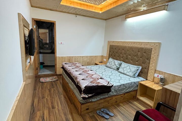 Room 2 of 26