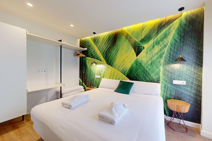 Room 2 of 83