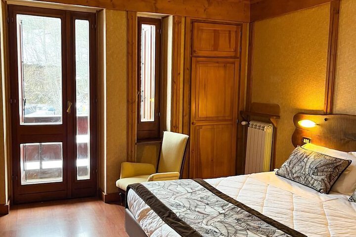 Room 4 of 38