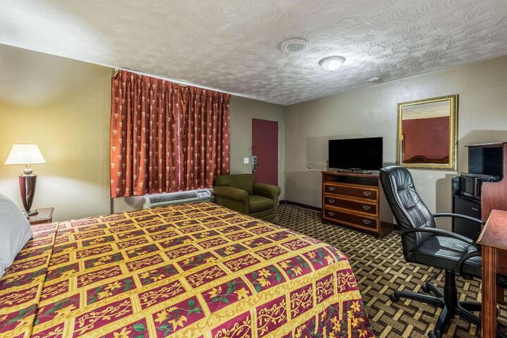 1 King Bed (3 of 12)