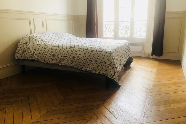 Room 5 of 12