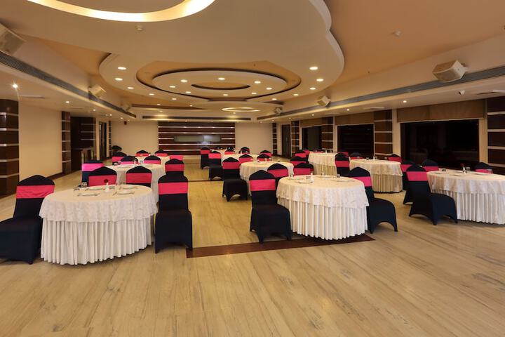 Ballroom/Hall 39 of 62